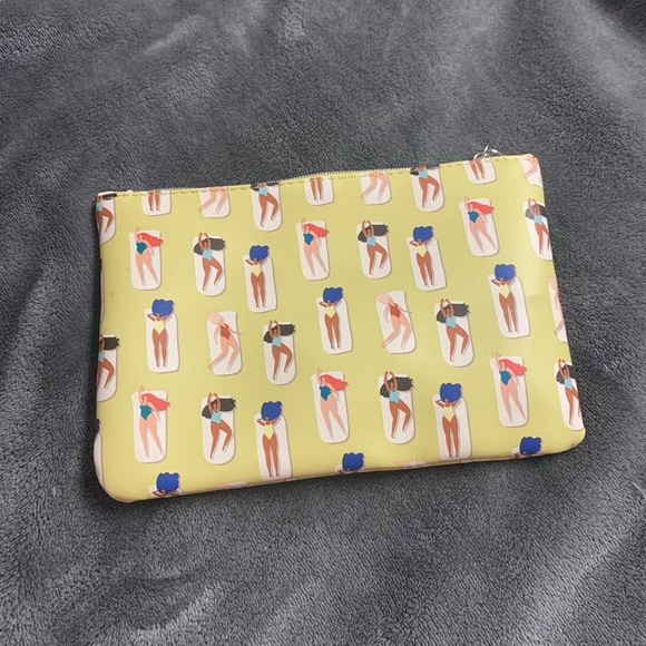 Ipsy bag free with a purchase!! - Picture 2 of 3